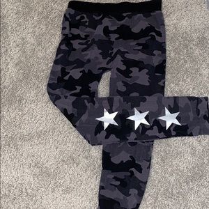 MALIBU SUGAR charcoal camo knit leggings